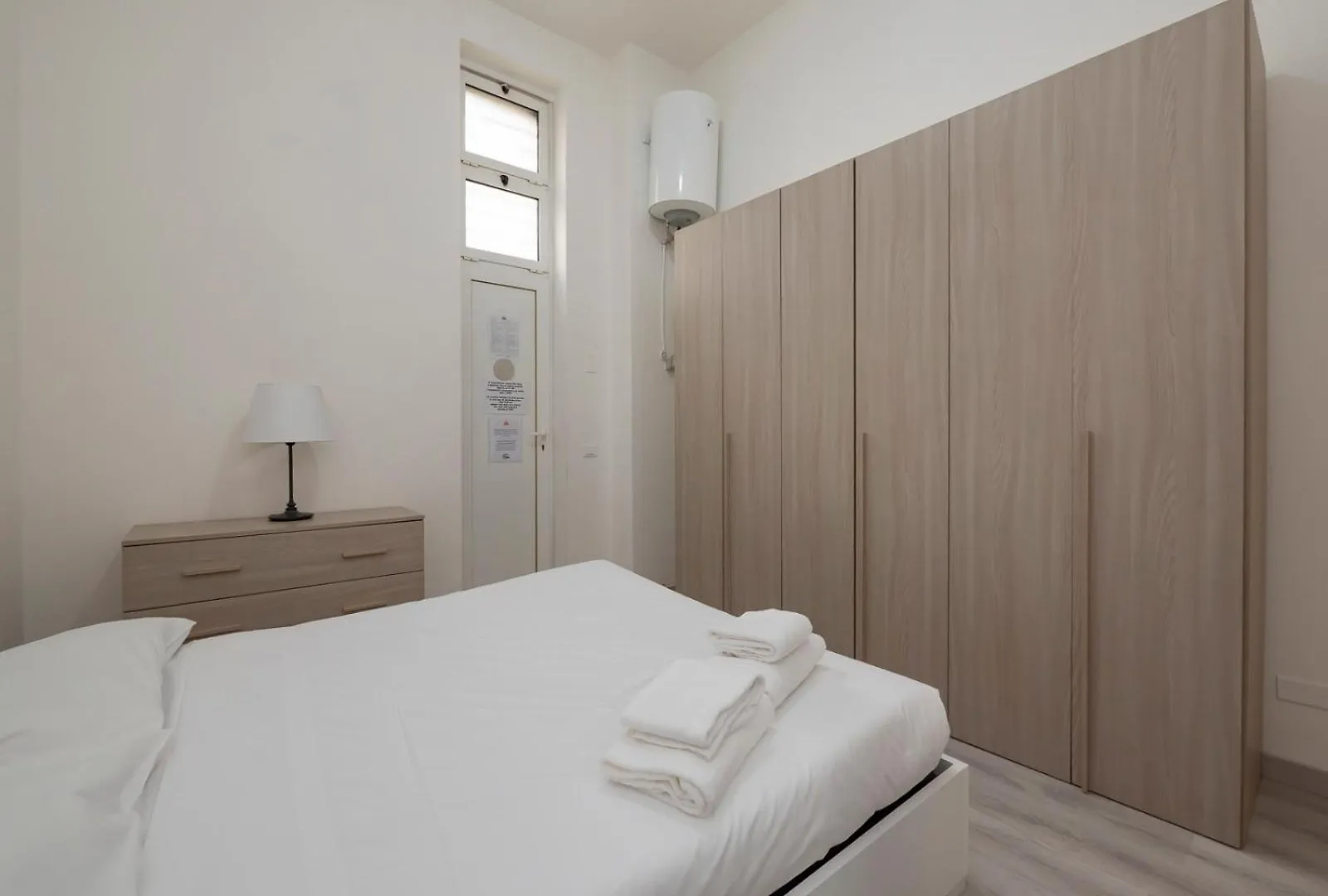 I Host Apartment - Breno 1 Milan 0*,  Italy
