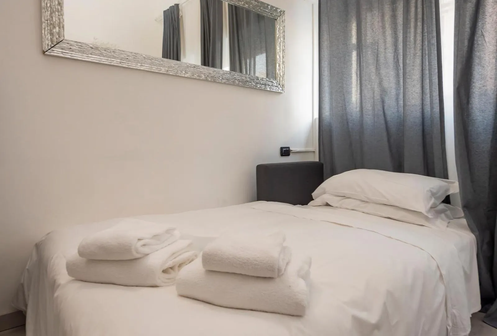 I Host Apartment - Breno 1 Milan