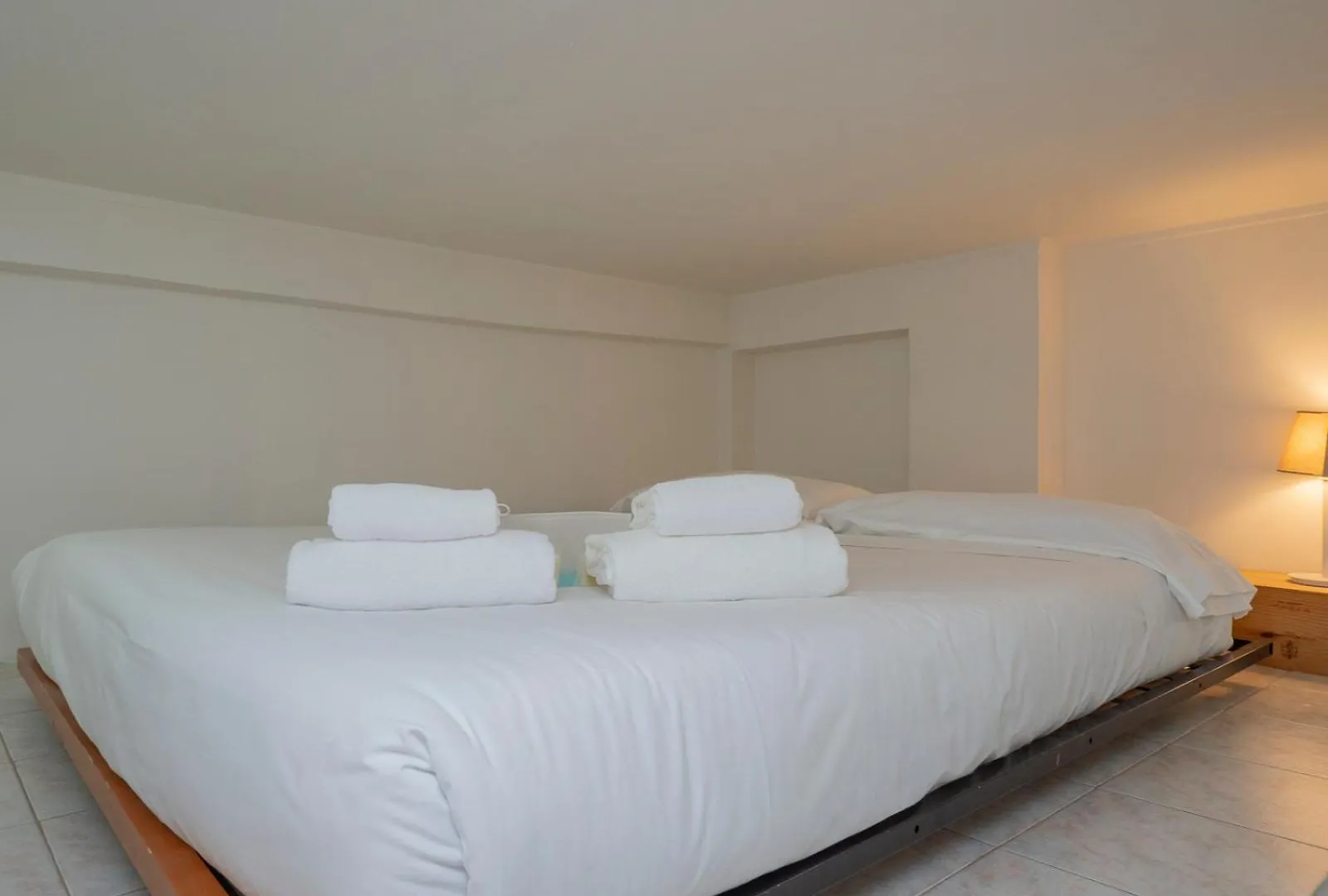 I Host Apartment - Breno 1 Milan